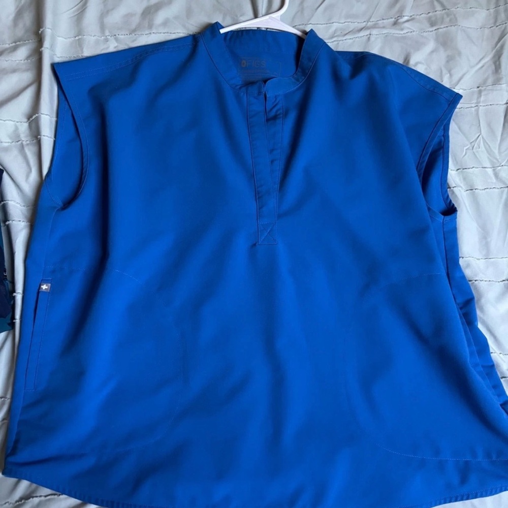 Figs Women's Cobalt Blue Sleeveless Medical Tunic